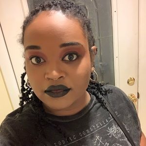 Meet your Posher, Janelle